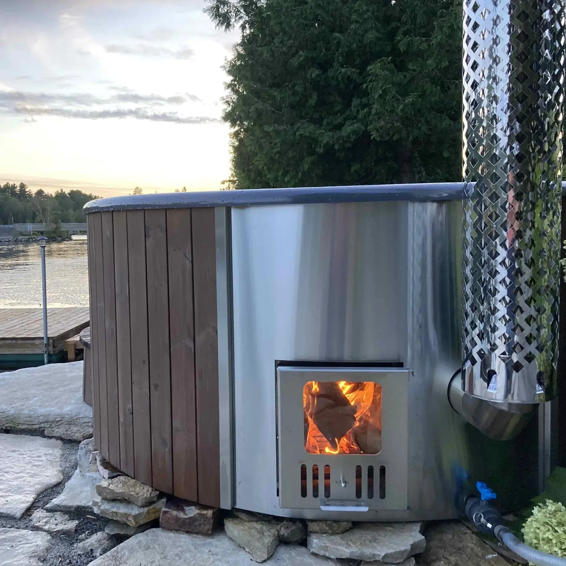 Deluxe Wood Fired Hot Tub With Liner - Limited Black Edition - Image 18